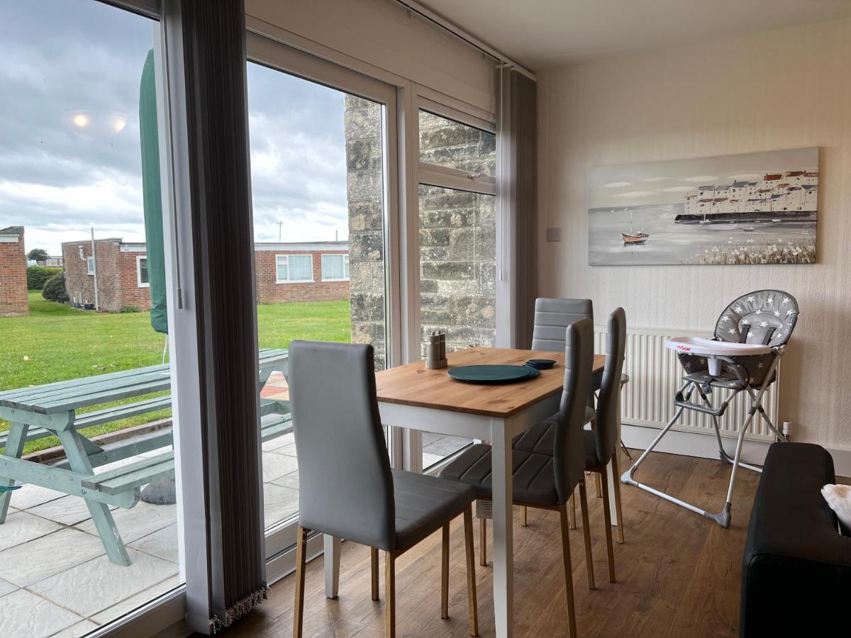 Chine Cottage Self-Catering Coastal Bungalow In Rural West Wight Freshwater Exterior foto