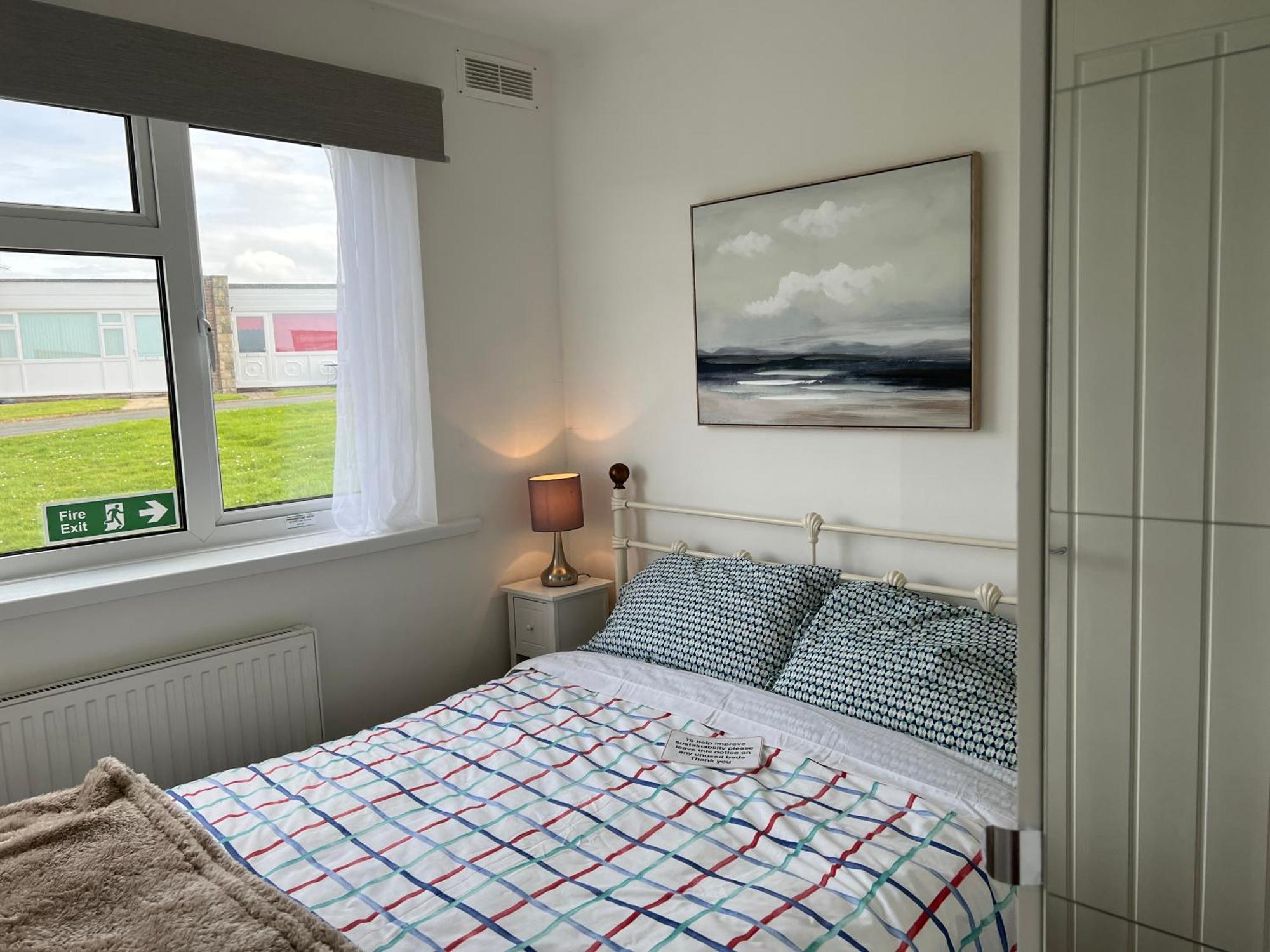 Chine Cottage Self-Catering Coastal Bungalow In Rural West Wight Freshwater Exterior foto